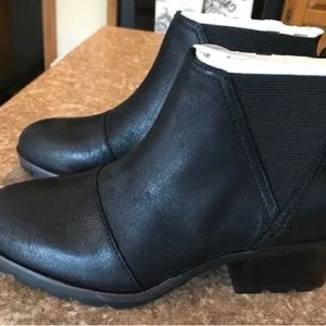 Sorel women’s Cate Chelsea leather rain boot- size 8